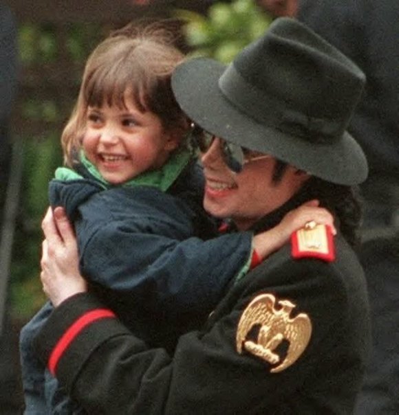 mj-with-another-cute-girl-prince-michael-jackson-20182086-580-604.jpg