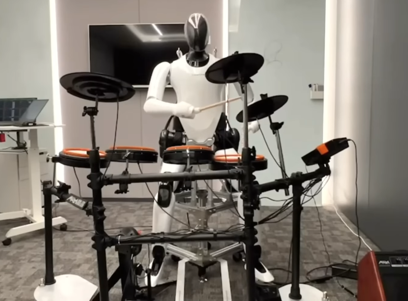 Robot CyberOne