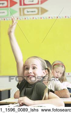 nina-levantar-mano_~020711_1596_0089_lshs.jpg
