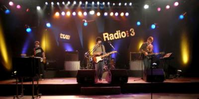 20080326211713-april-radio3.jpg